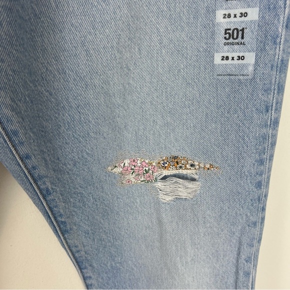 NWT Levi's 501 Jeans Size 28 Floral Patchwork Distressed - Picture 3 of 7